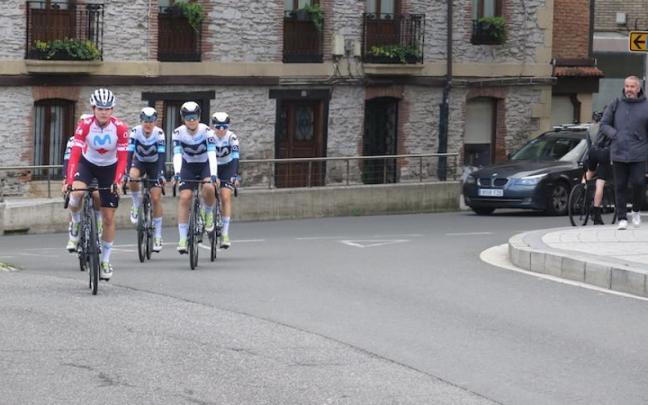 Varias mujeres en una carrera ciclista