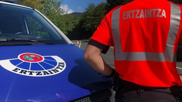 La investigación de la ertzaintza permanece abierta para localizar a los presuntos agresores La investigación de la ertzaintza permanece abierta para localizar a los presuntos agresores