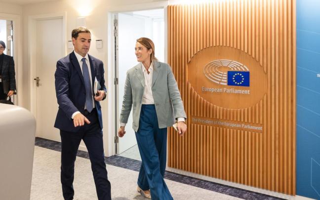 En noviembre de 2024, Pradales se reunió en Estrasburgo con la presidenta del Parlamento Europeo, Roberto Metsola, en su primer viaje oficial como lehendakari.