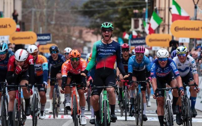 Andresen grita la victoria en la tercera etapa de la Tirreno-Adriático.