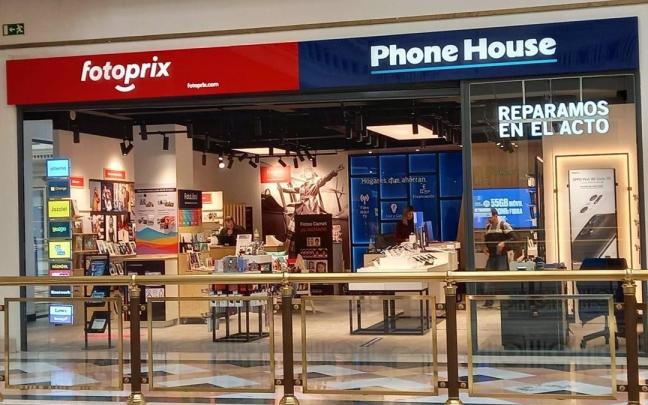 Imagen de archivo de una tienda Phone House en España Imagen de archivo de una tienda Phone House en España