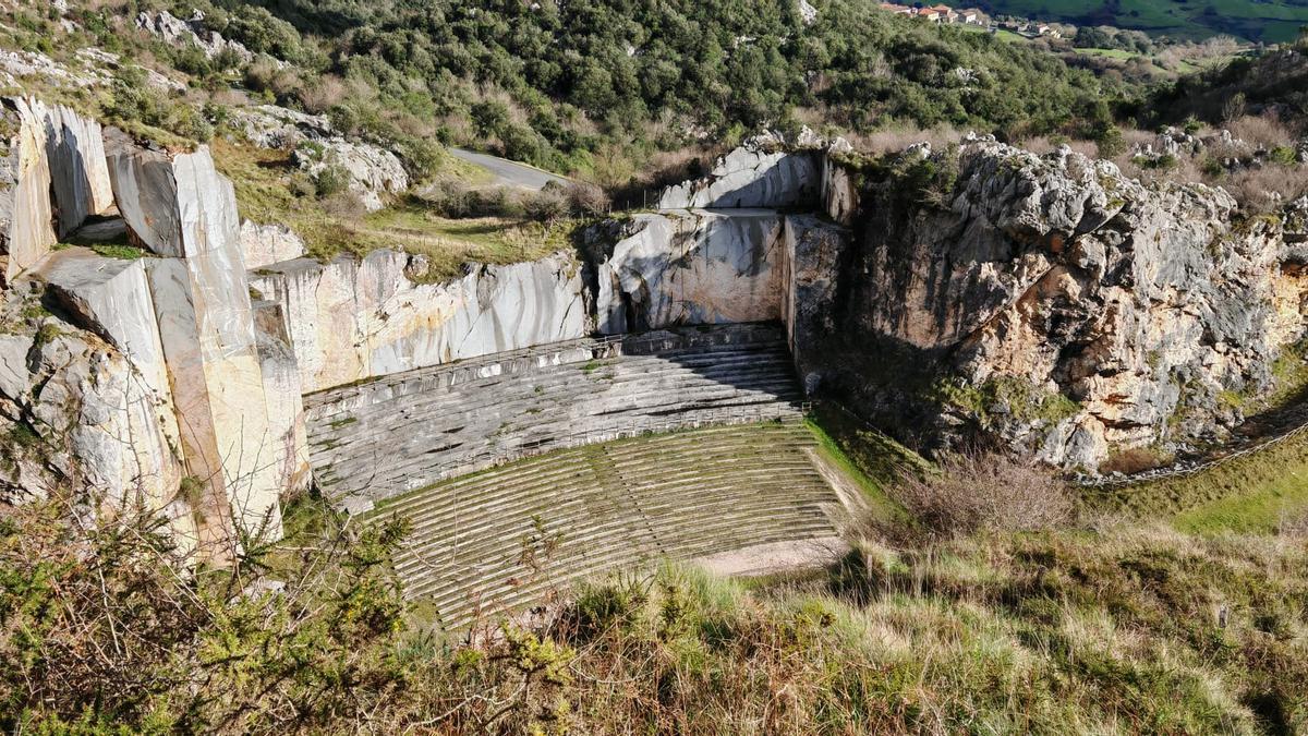 El anfiteatro en la antigua cantera de Dolomita