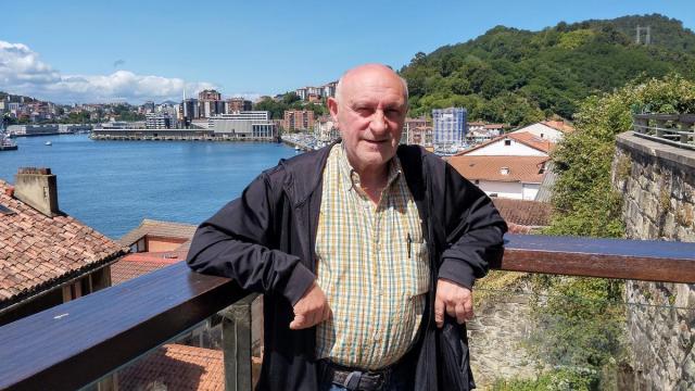 Eduardo Laboa idazlea Donibanen.