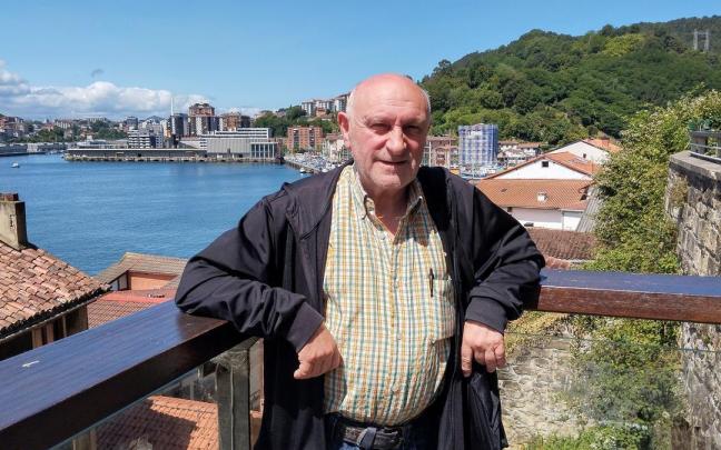 Eduardo Laboa idazlea Donibanen.