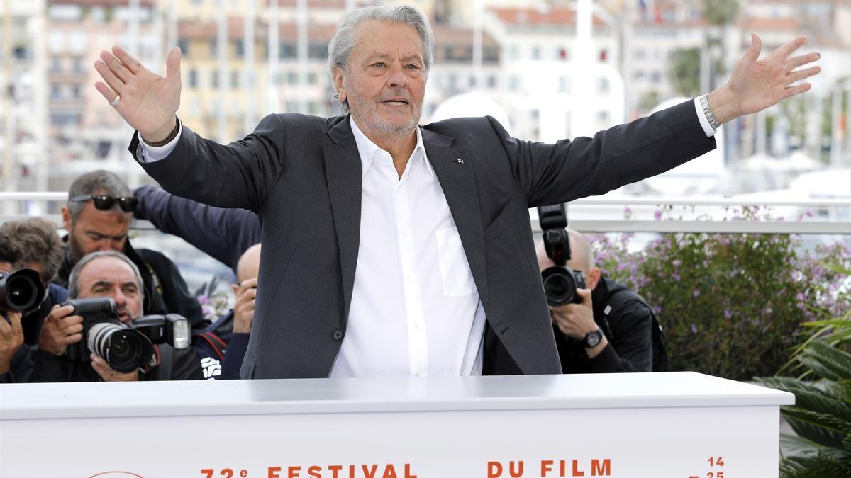 Alain Delon en la sesión fotográfica de la Palma de Oro Honoraria durante el 72º Festival de Cine de Cannes en el Palais des Festivals