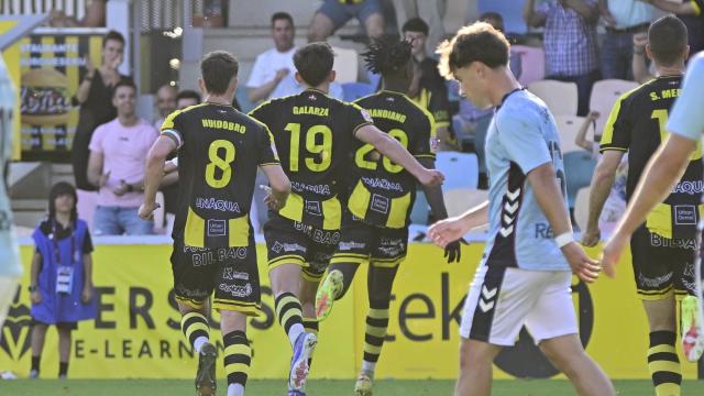 Lasesarre celebró ante el Celta Fortuna el último gol de la temporada. / OSKAR GONZÁLEZ
