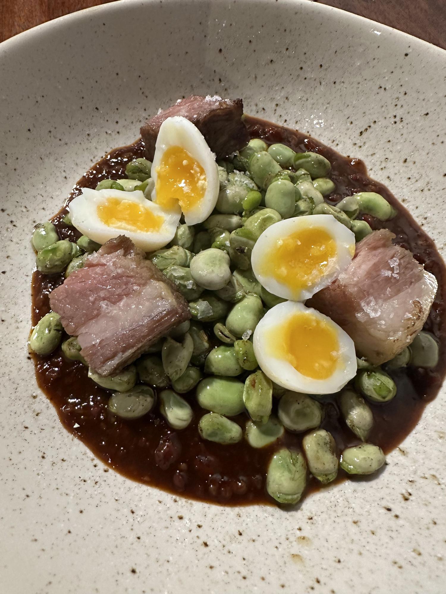 Baba txikis con una reducción de salsa de chilindrón.