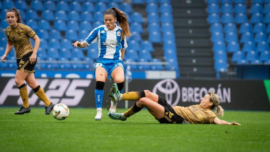 Un lance del Deportivo-Real liguero, disputado en Riazor el pasado 10 de noviembre. / REAL SOCIEDAD