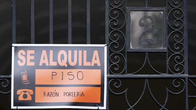 Cartel indicando un inmueble en alquiler