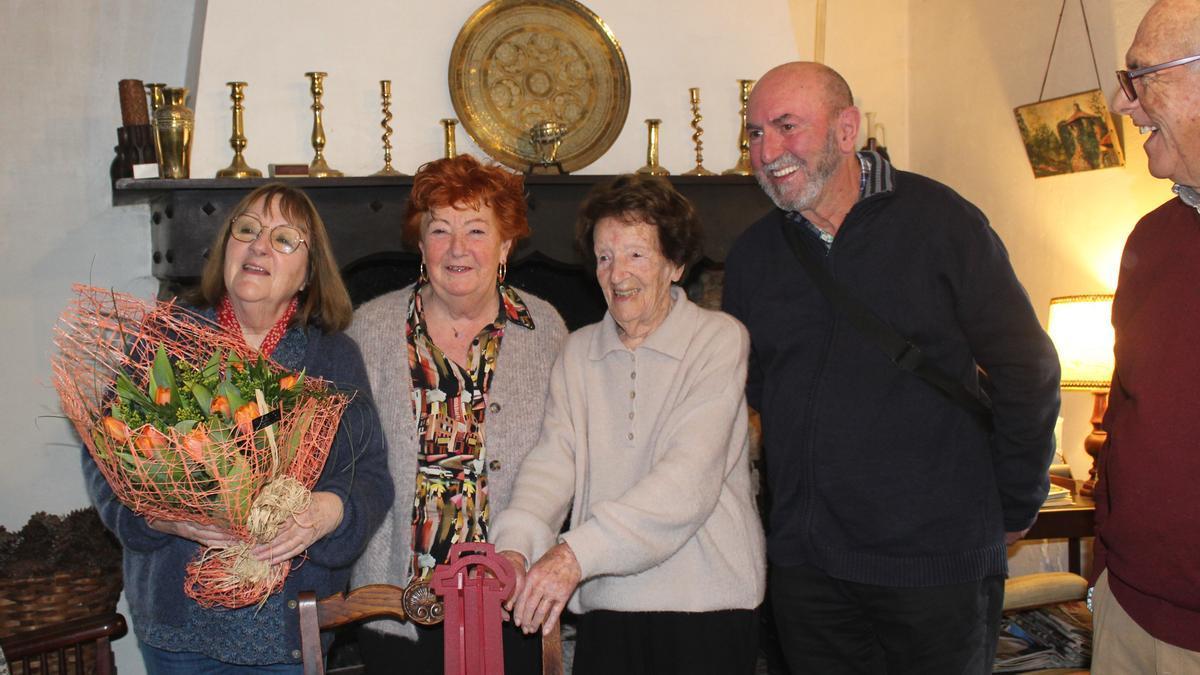 Nati Roa (segunda), Juan Ramón Garai (cuarto), Ivette Goitia (tercera), Loretxu (primera) y Alberto Goitia (quinto).