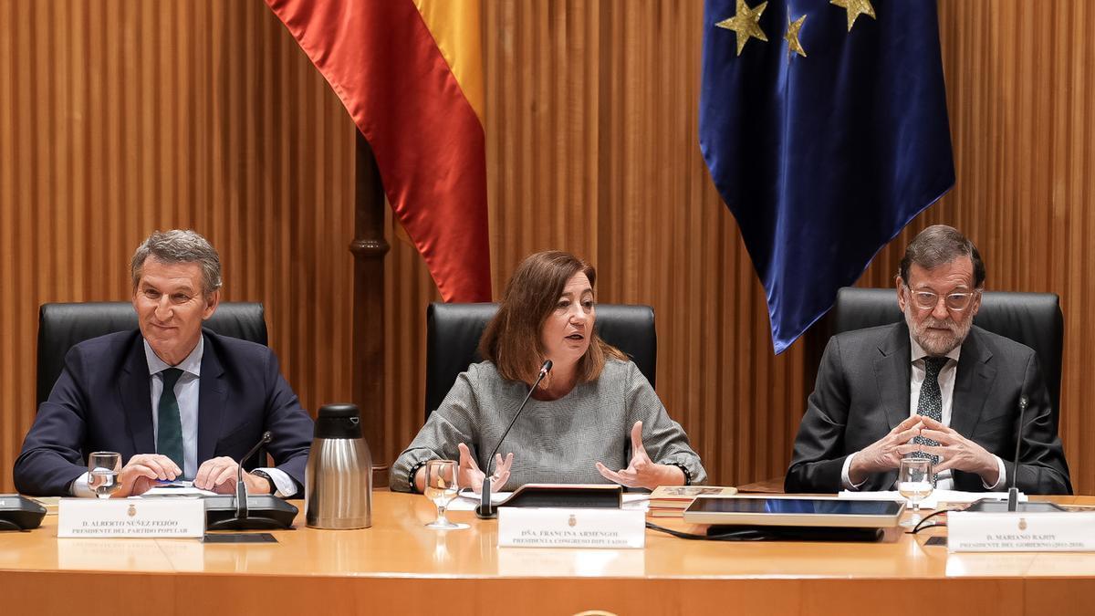 El presidente del Partido Popular, Alberto Núñez Feijóo; la presidenta del Congreso de los Diputados, Francina Armengol y el expresidente del Gobierno, Mariano Rajoy,