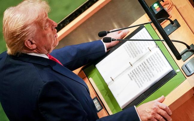 El presidente dijo que el teleprompter de la ONU no funcionaba y leyó notas escritas en papel.