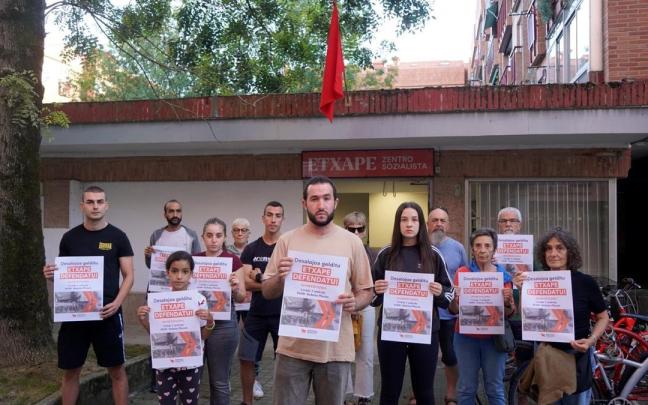 Miembros y simpatizantes de Etxape Zentro Sozialista en Zumaia.