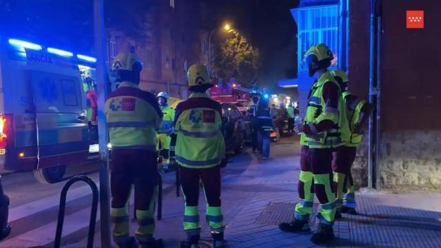 La explosión se ha registrado en los cuartos trasteros del edificio, donde los Bomberos del Ayuntamiento de Madrid han evacuado a la persona fallecida.