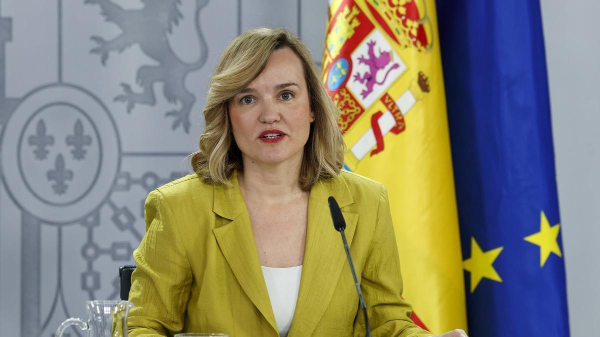La ministra de Educación y Portavoz del Gobierno, Pilar Alegría, durante su intervención en la rueda de prensa posterior al Consejo de ministros.