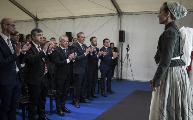 Urkullu, en el acto de inauguración de una nueva planta de tratamiento de aguas de Papresa. Urkullu, en el acto de inauguración de una nueva planta de tratamiento de aguas de Papresa.