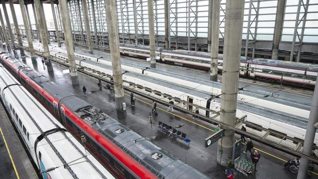 Andenes en la estación Madrid-Puerta de Atocha-Almudena Grandes.