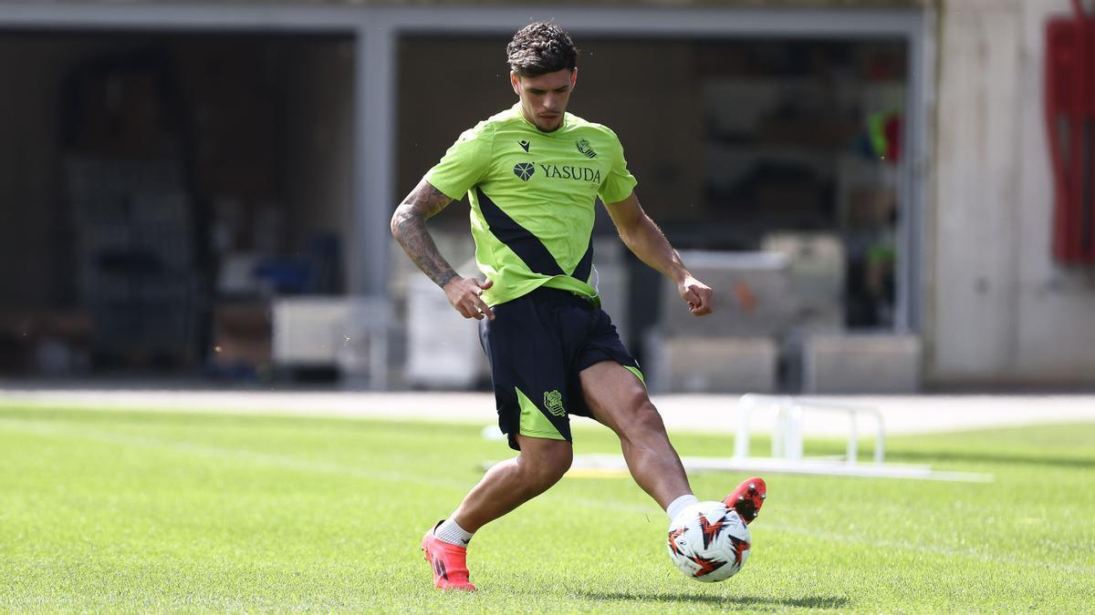 Javi López, en Zubieta durante el entrenamiento de este lunes. / REAL SOCIEDAD