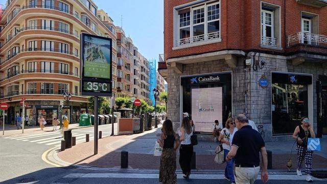Termómetro marca 35 grados en Bilbao.