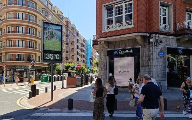 Termómetro marca 35 grados en Bilbao.