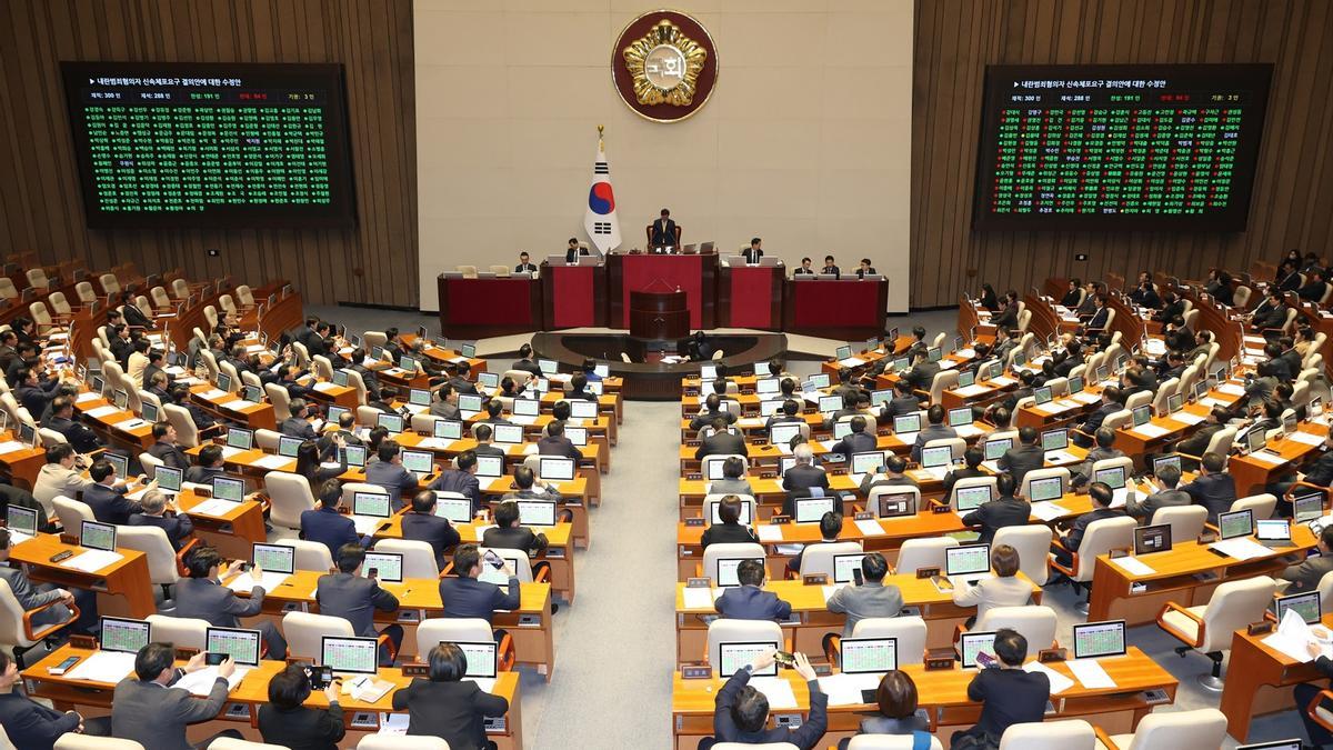 La Asamblea Nacional de Corea del Sur durante la votación de las mociones contra el ministro de Justicia y el jefe de policía.