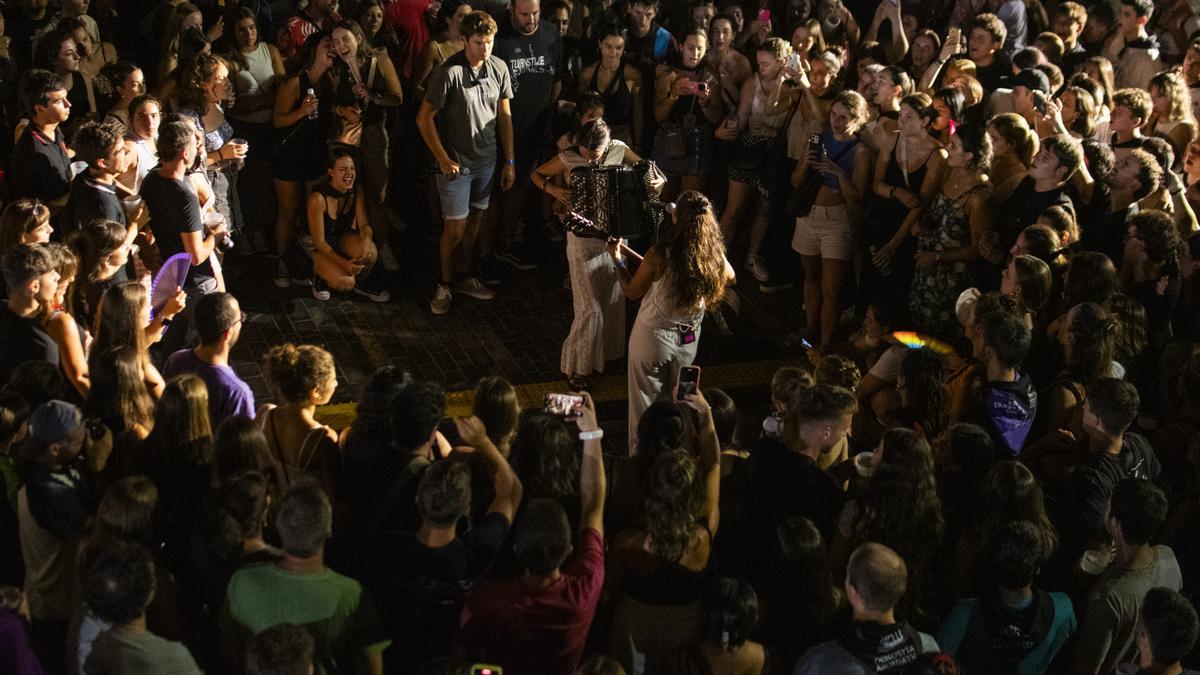 Un concierto del grupo oñatiarra arropado por el público.