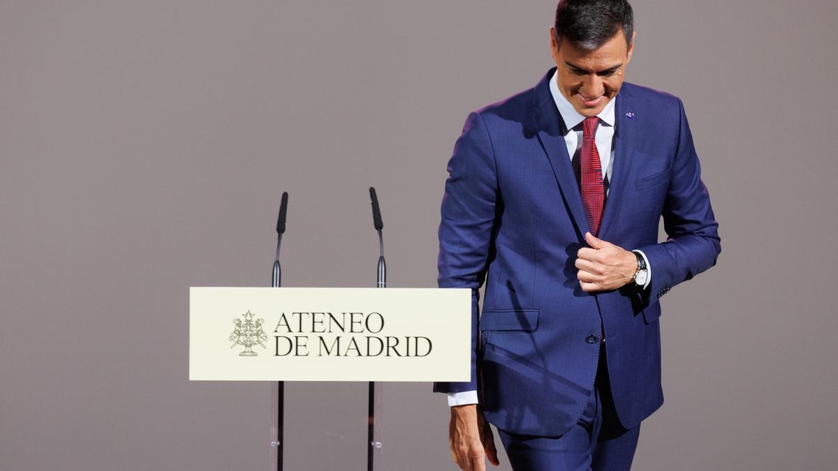 Pedro Sánchez, tras intervenir en el Ateneo de Madrid.