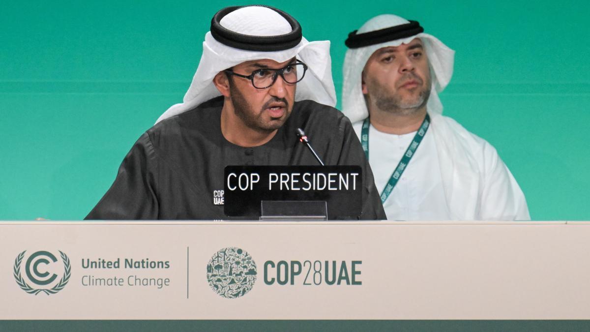 El presidente de la COP 28, Sultan al-Jaber, durante una sesión de la Conferencia de las Naciones Unidas sobre el Cambio Climático (COP 28).