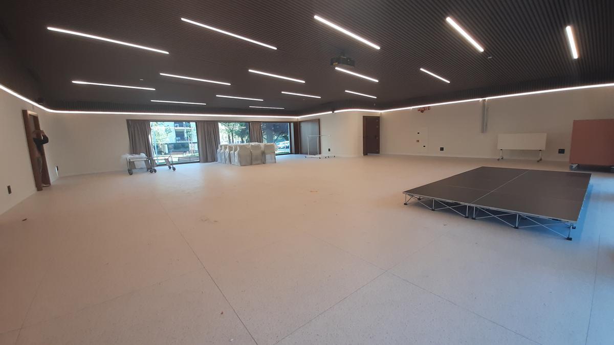 La sala multiusos, ubicada en el espacio que albergó la capilla, será el escenario de distintas actividades.