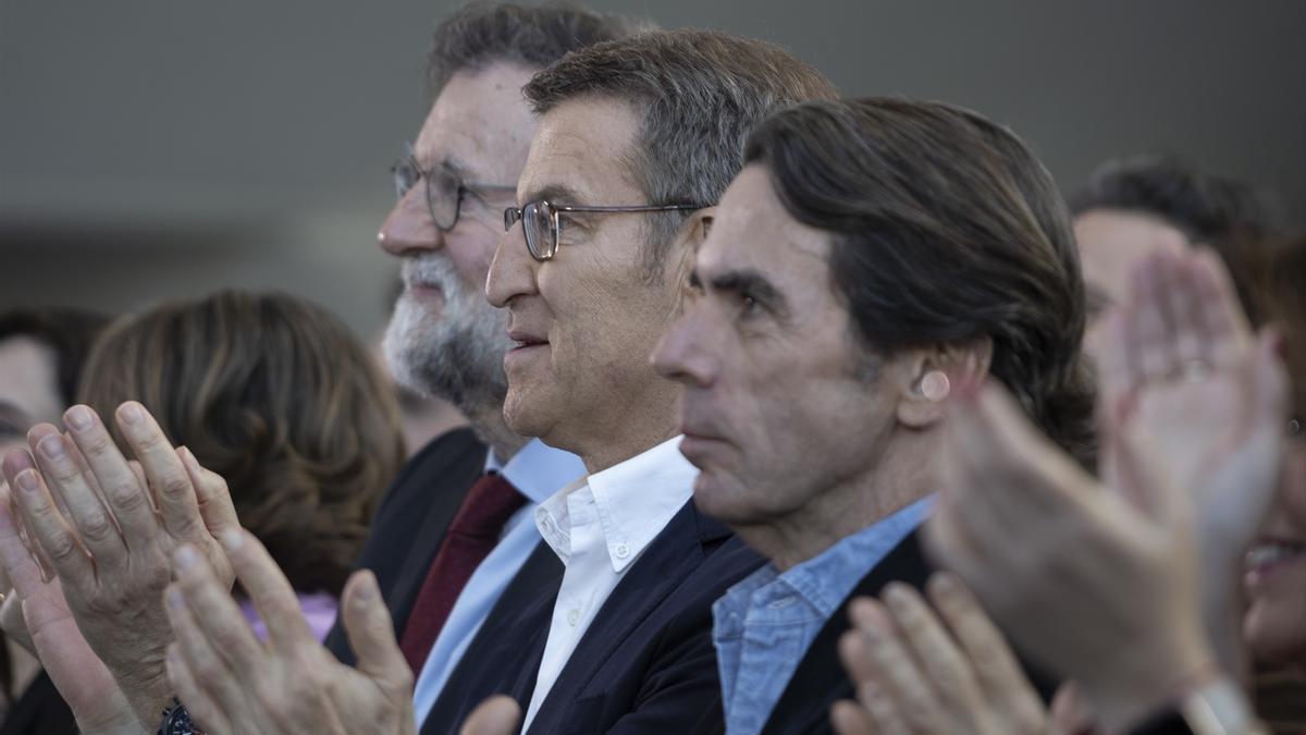 Aznar, junto a Feijóo y Rajoy en una imagen de archivo.