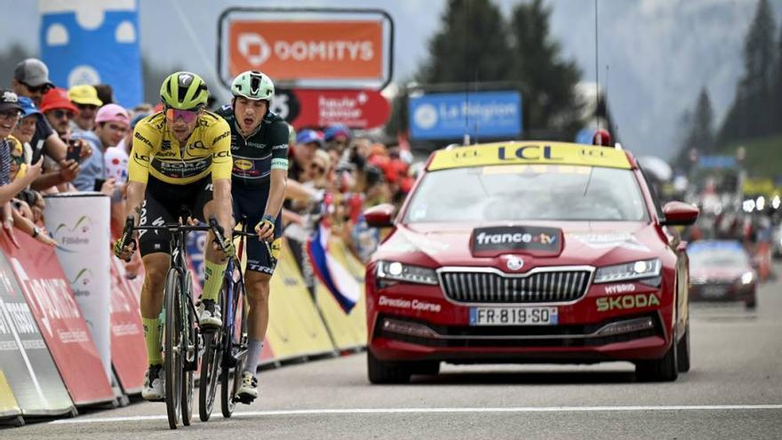 Roglic y Ciccone entran en meta.