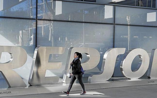 Repsol, la principal petrolera del Estado, ha restado 450 millones de sus resultados. Repsol, la principal petrolera del Estado, ha restado 450 millones de sus resultados.