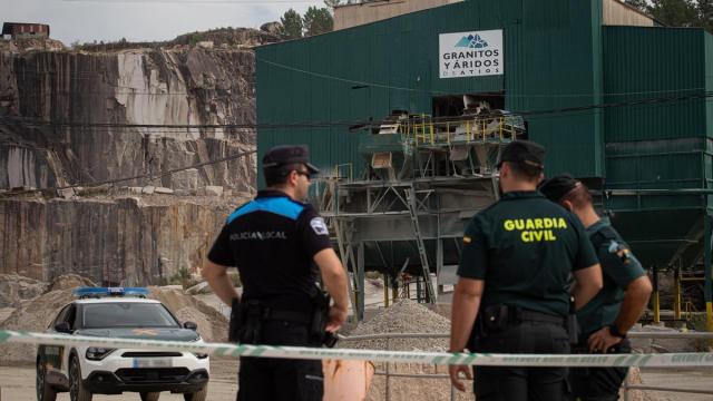 Varios agentes de la Guardia Civil y Policía Local en el lugar del suceso