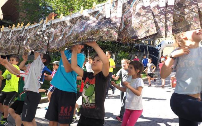 Participantes en una edición anterior del raid familiar celebrado en Elgoibar.