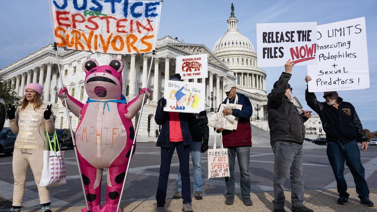 Concentración frente al Capitolio pidiendo transparencia respecto del caso Epstein.