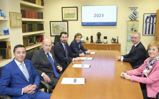 Urkullu visita la empresa Lascaray-LEA, la más antigua de Euskadi.