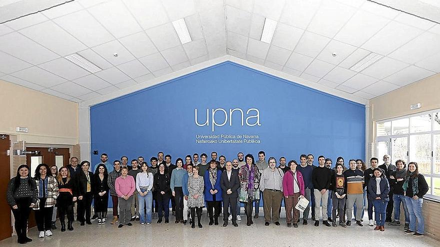 Los estudiantes de doctorado durante la recepción celebrada en la UPNA.