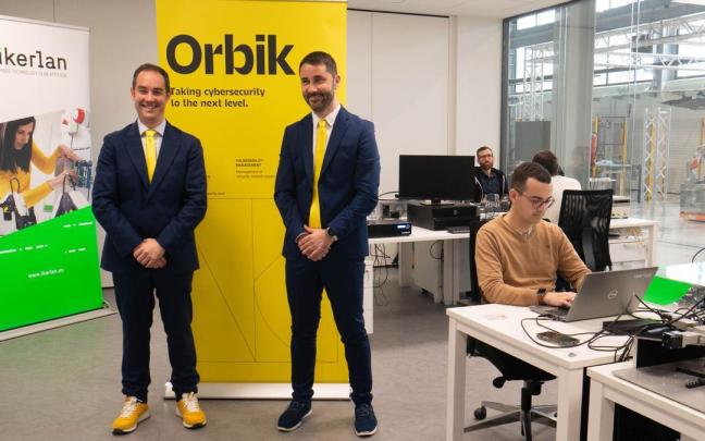 El CEO de Orbik Cybersecurity, Salvador Trujillo, y el director general de Ikerlan, Ion Etxeberria. El CEO de Orbik Cybersecurity, Salvador Trujillo, y el director general de Ikerlan, Ion Etxeberria.