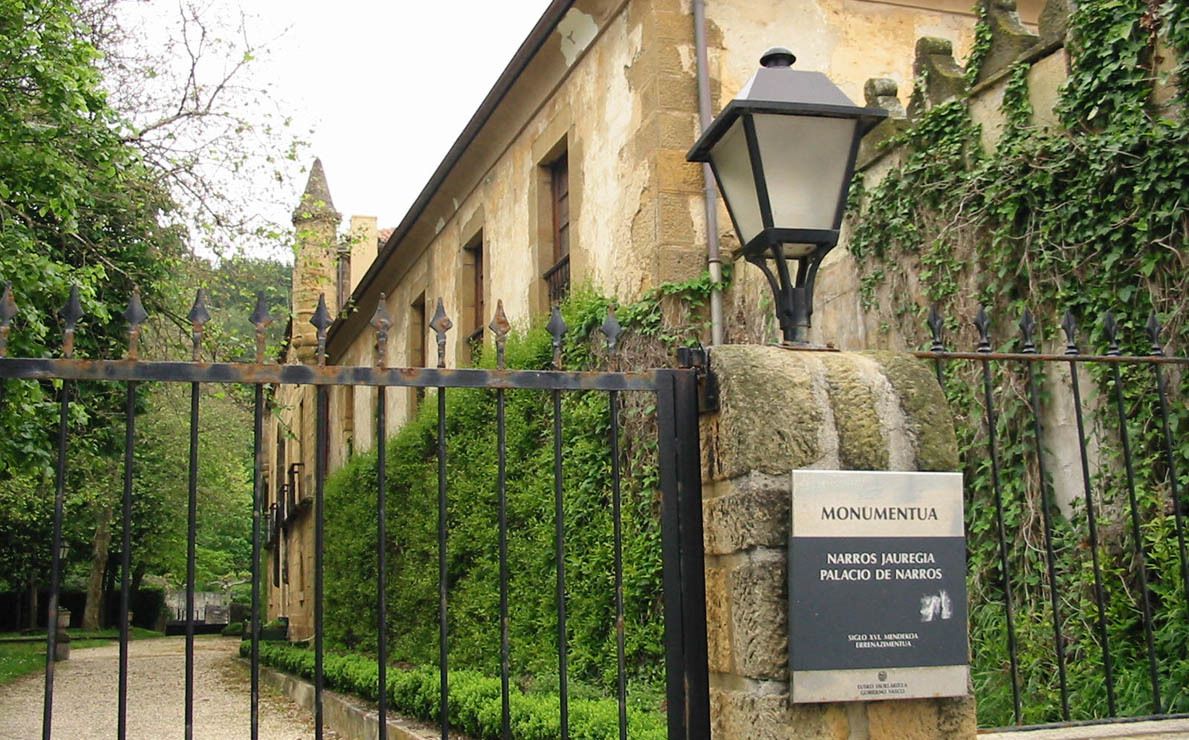 Vista del palacio de Narros en Zarautz.