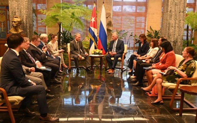 Reunión entre el presidente de la Duma Estatal de la Asamblea Federal rusa, Viacheslav Volodin, y el presidente de Cuba, Esteban Lazo Hernández. Reunión entre el presidente de la Duma Estatal de la Asamblea Federal rusa, Viacheslav Volodin, y el presidente de Cuba, Esteban Lazo Hernández.