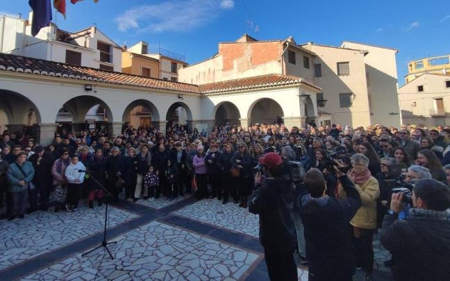 Jérica recuerda a Emma, la pequeña fallecida por peritonitis, con un minuto de silencio.