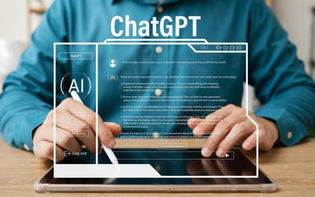 Un hombre utiliza la herramienta de ChatGPT en una tablet. Un hombre utiliza la herramienta de ChatGPT en una tablet.