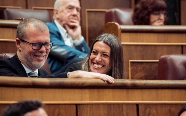 Los diputados de JxCat Miriam Nogueras y Josep Maria Cruset durante el pleno de la derogación. / EP Los diputados de JxCat Miriam Nogueras y Josep Maria Cruset durante el pleno de la derogación.