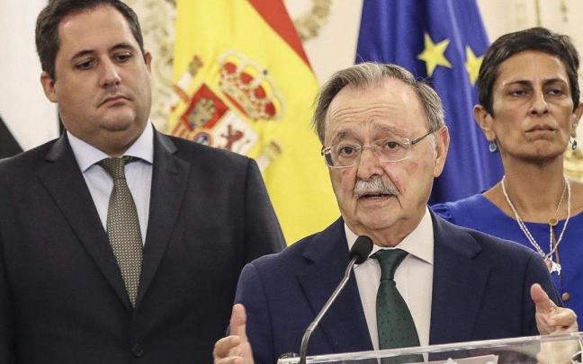 El presidente de Ceuta, Juan Jesús Vivas, durante su comparecencia este lunes.