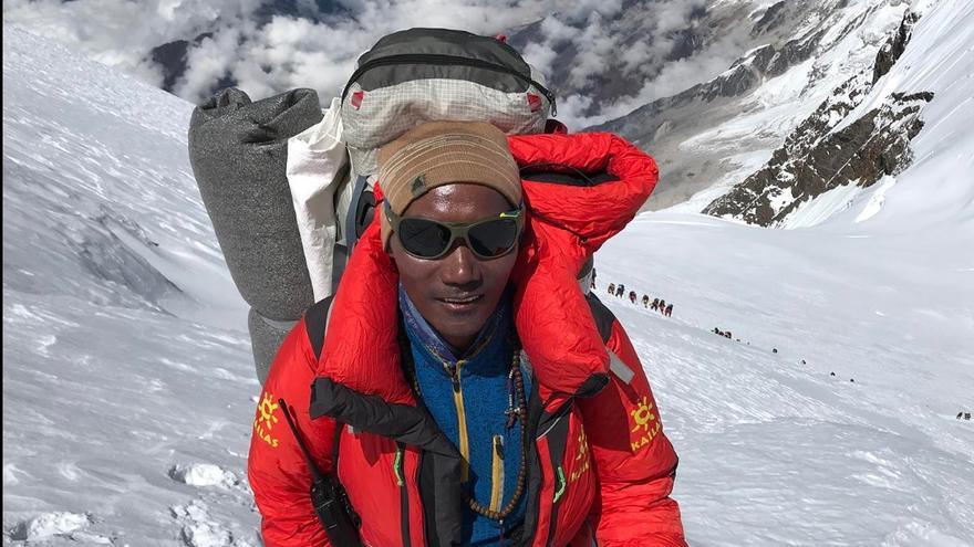 El nepalí Kami Rita Sherpa, ostenta el récord de más ascensos al Everest, con 26 cimas.