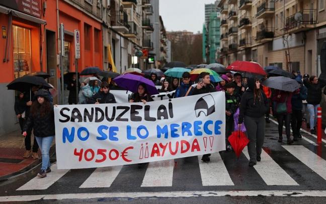 Manifestación por las calles de San Jorge la semana pasada en apoyo a Umetxea. Manifestación por las calles de San Jorge la semana pasada en apoyo a Umetxea.