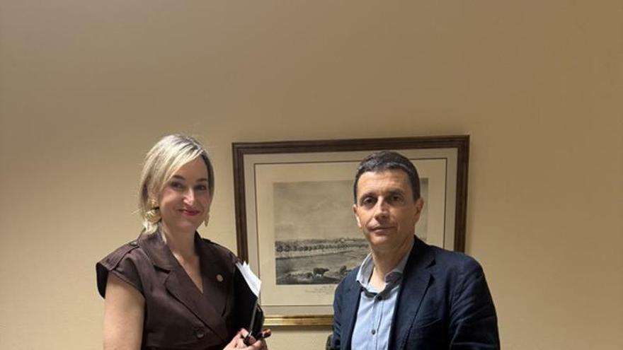 La consejera de Autogobierno, Maria Ubarretxena, con el secretario de Estado de la Seguridad Social, Borja Suárez