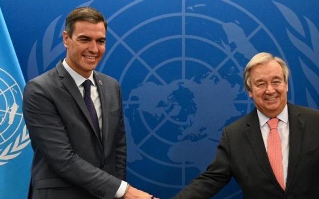 El presidente español, Pedro Sánchez, saluda al secretario general de la ONU, António Guterres. El presidente español, Pedro Sánchez, saluda al secretario general de la ONU, António Guterres.