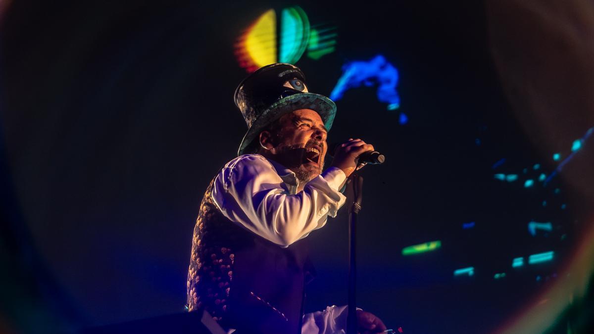 El grupo Love of Lesbian, durante una actuación en el Movistar Arena.