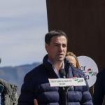 El aspirante del PNV a lehendakari, Imanol Pradales, interviene en un acto en Elgeta.